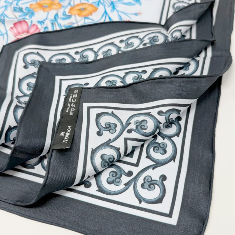 ジムトンプソンスカーフ（Jim Thompson scarf）-花柄｜ホワイト・濃紺