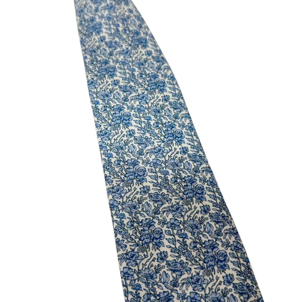 ジムトンプソンネクタイ(Jim Thompson necktie)ボタニカル柄|ホワイト・ブルー